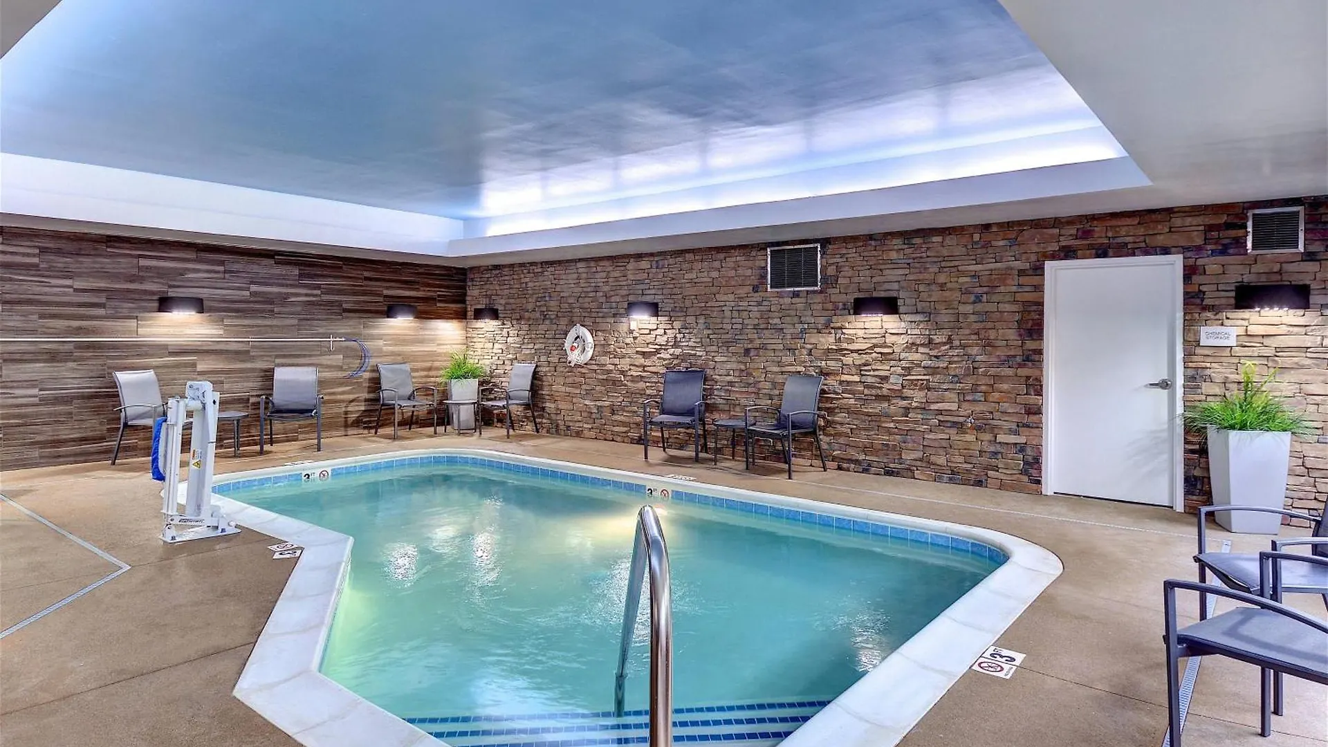 Fairfield Inn & Suites By Marriott Nashville Downtown-Metrocenter 3*,